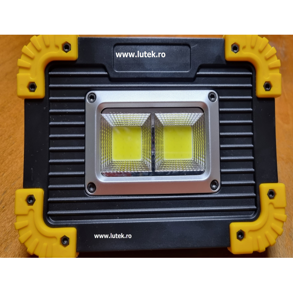 Lanterna Lampa proiector led 20W cu acumulator (LL-PA-20W) - www.lutek.ro